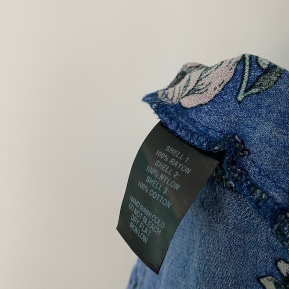 Lulus floral lace top long sleeve size- medium - Picture 8 of 8